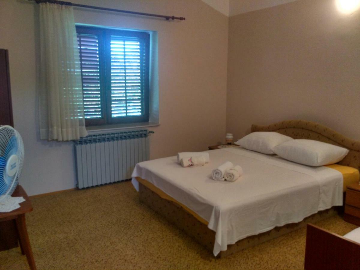 Apartmani Tonica ซูโกชัน ภายนอก รูปภาพ
